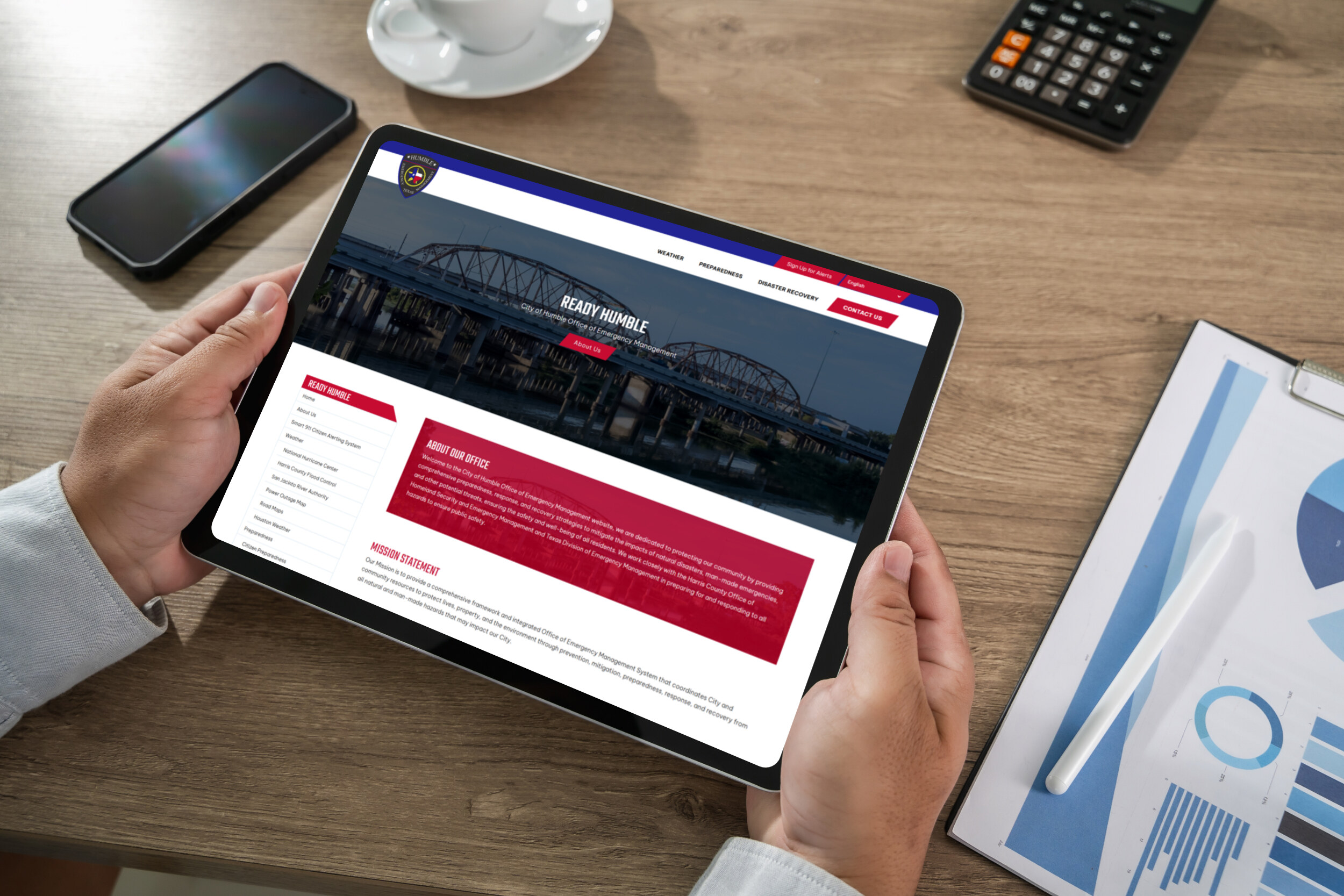 Manholdsamockuptabletblankscreenmockupforux | itvibes full service digital marketing agency in houston