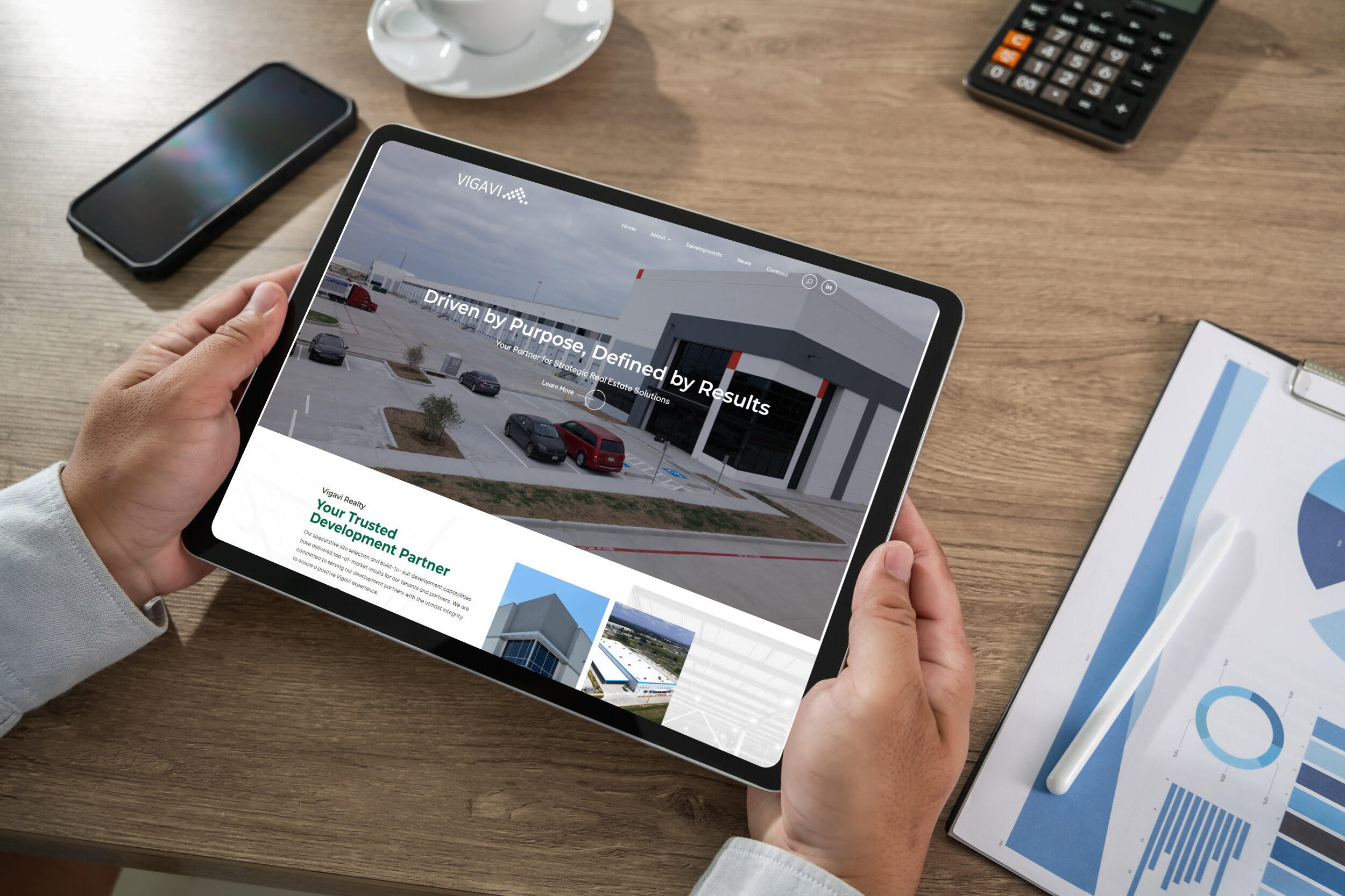 Manholdsamockuptabletblankscreenmockupforux | itvibes full service digital marketing agency in houston