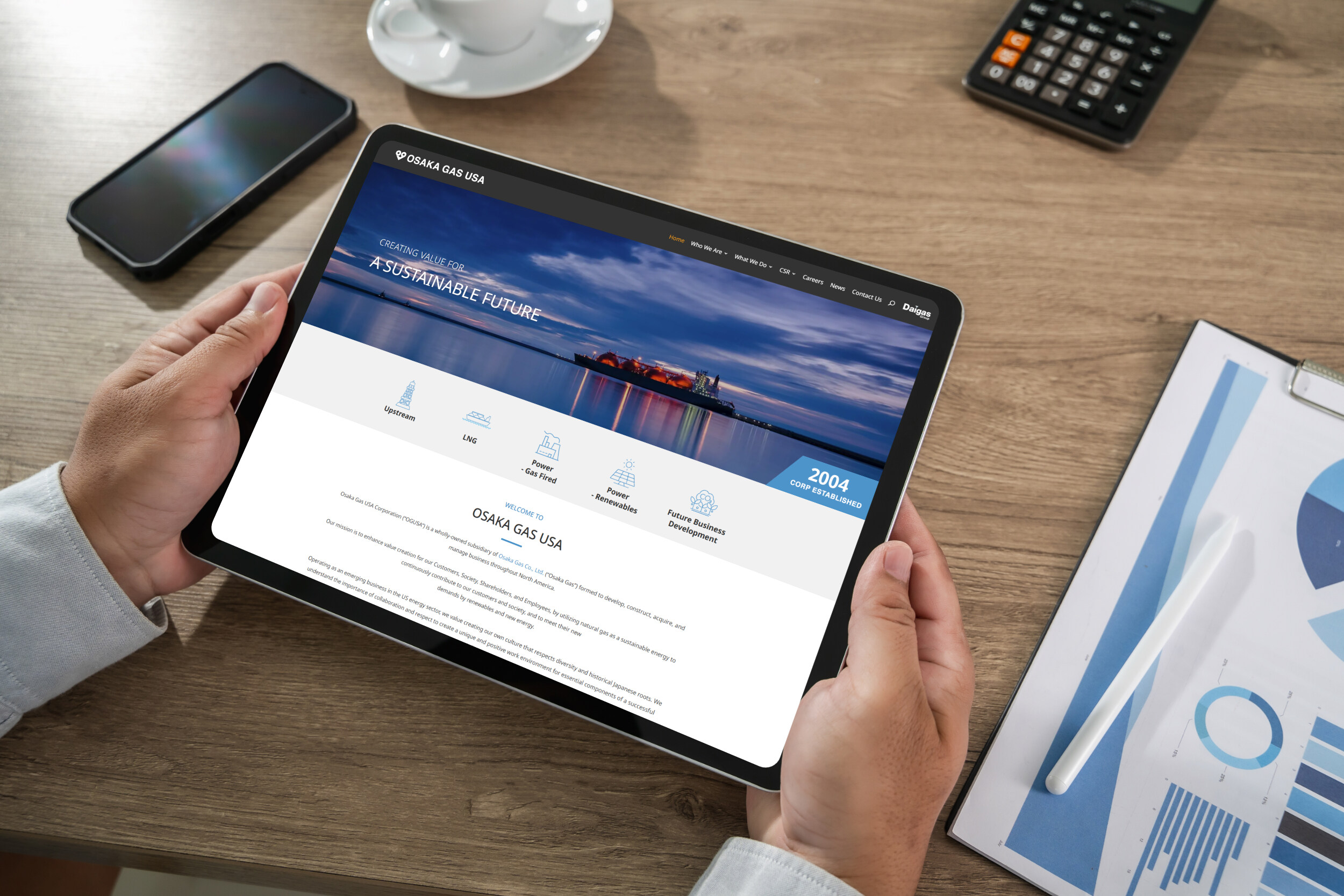 Manholdsamockuptabletblankscreenmockupforux | itvibes full service digital marketing agency in houston