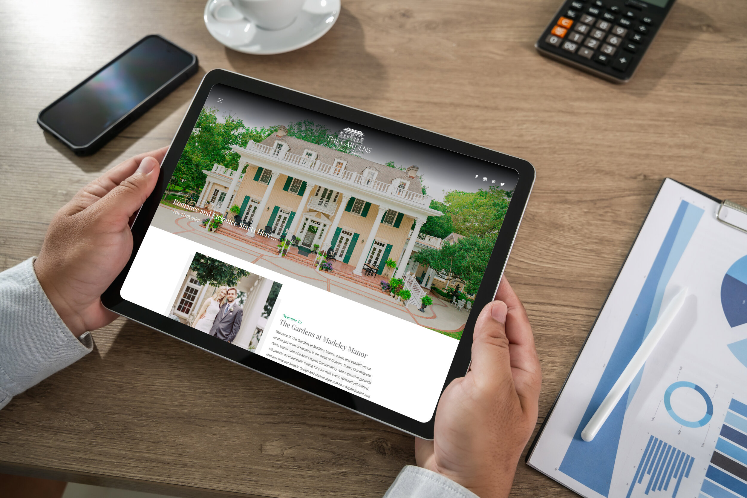 Manholdsamockuptabletblankscreenmockupforux | itvibes full service digital marketing agency in houston